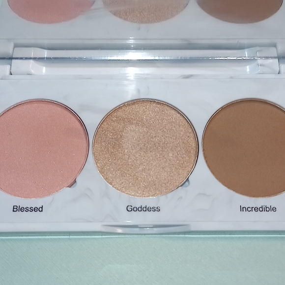 Ultimate Glow Getter Cheek Trio - Picture 2 of 2